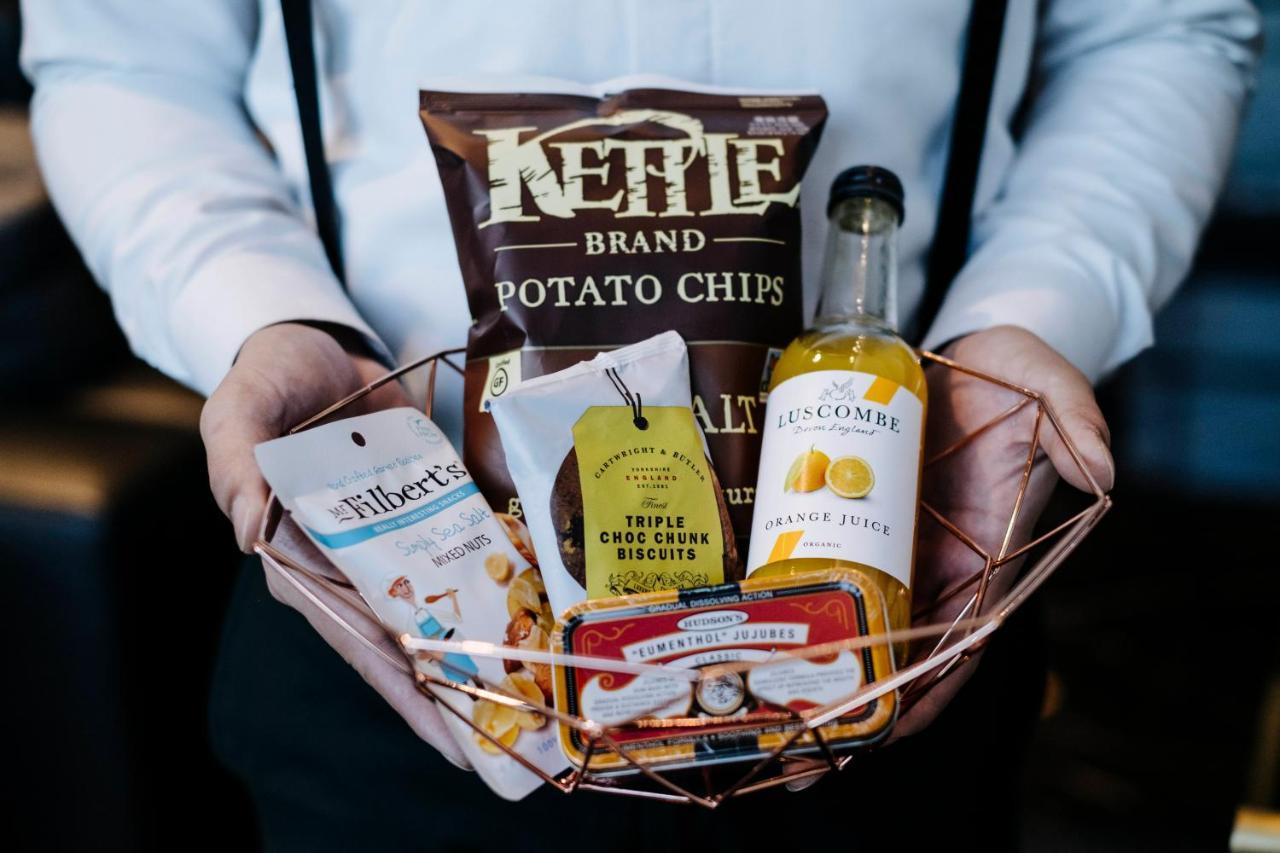 The Outpost Hotel Sentosa By Far East Hospitality (Adults Only) Сингапур Экстерьер фото A selection of snacks