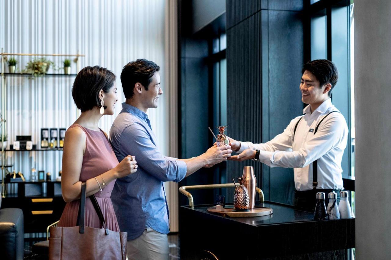 The Outpost Hotel Sentosa By Far East Hospitality (Adults Only) Сингапур Экстерьер фото A bartender serving a couple
