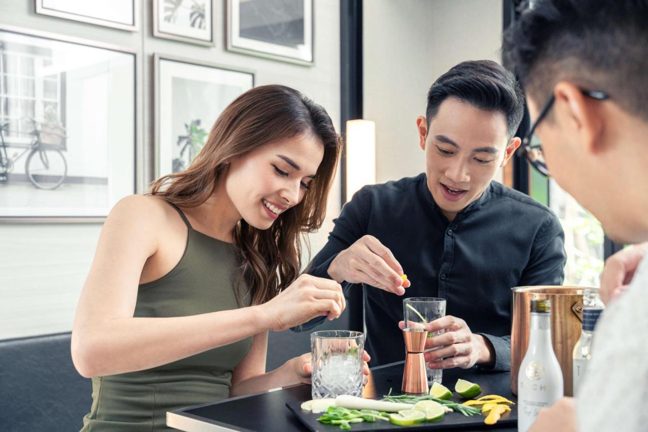 The Outpost Hotel Sentosa By Far East Hospitality (Adults Only) Сингапур Экстерьер фото A bartender at work