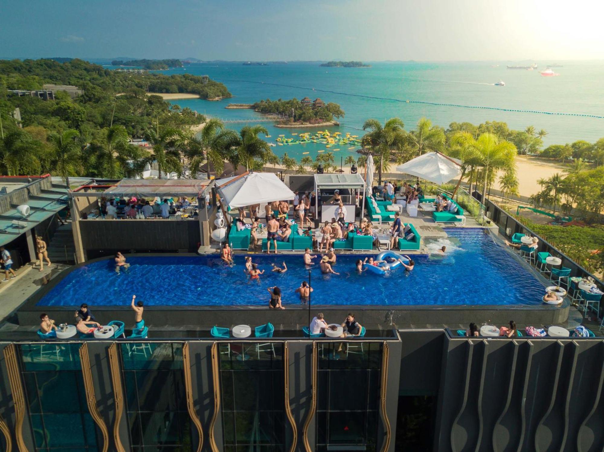 The Outpost Hotel Sentosa By Far East Hospitality (Adults Only) Сингапур Экстерьер фото The rooftop pool at the U Sathorn
